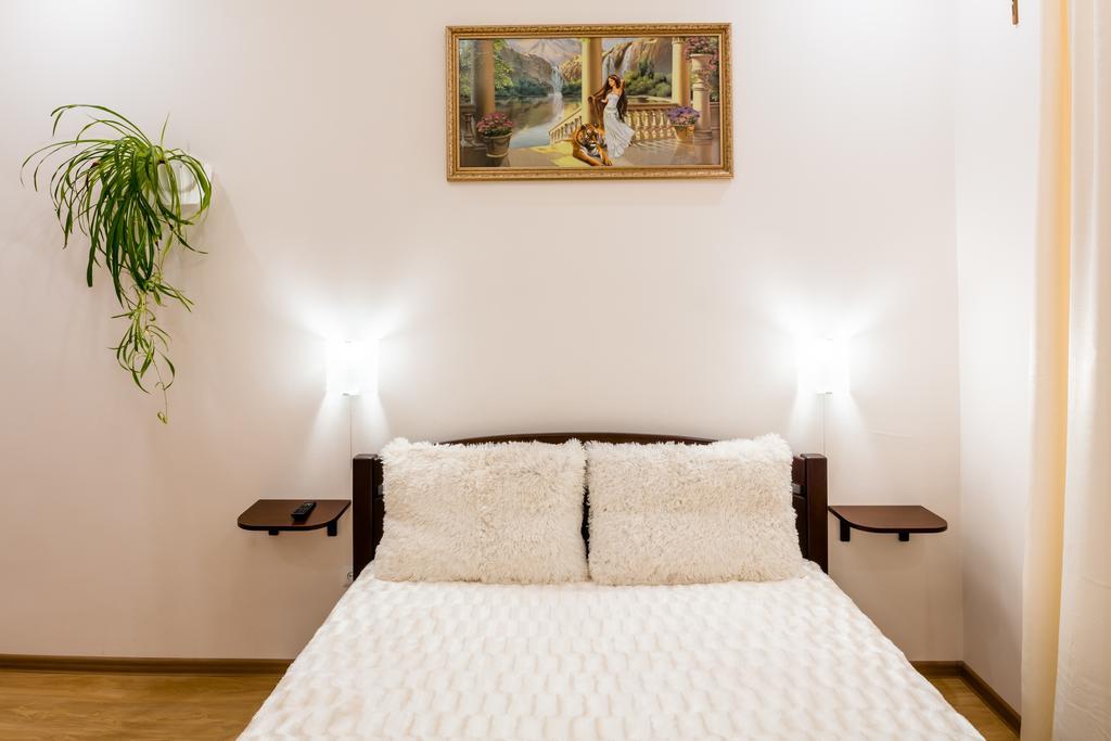Apartment On Khmelnytskogo Street Leopoli Esterno foto