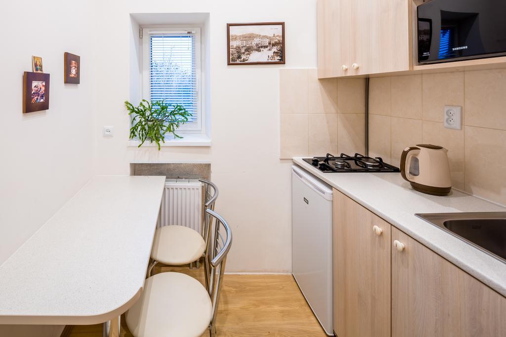 Apartment On Khmelnytskogo Street Leopoli Esterno foto