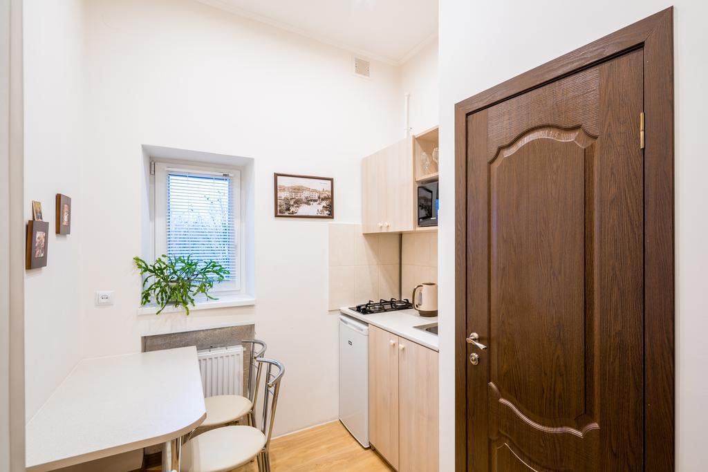 Apartment On Khmelnytskogo Street Leopoli Esterno foto