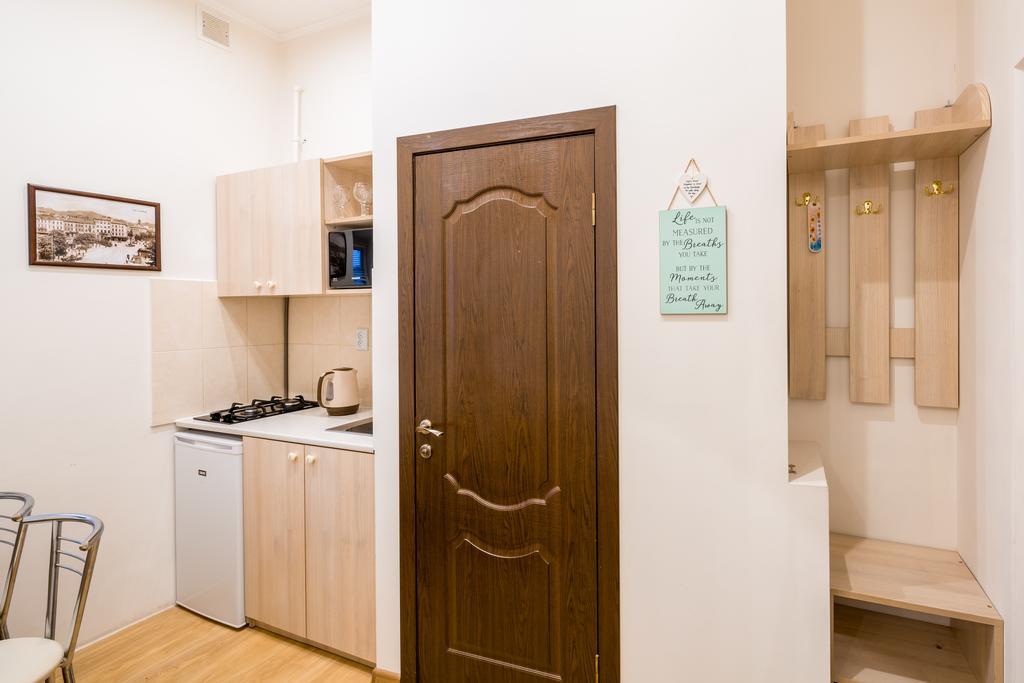 Apartment On Khmelnytskogo Street Leopoli Esterno foto